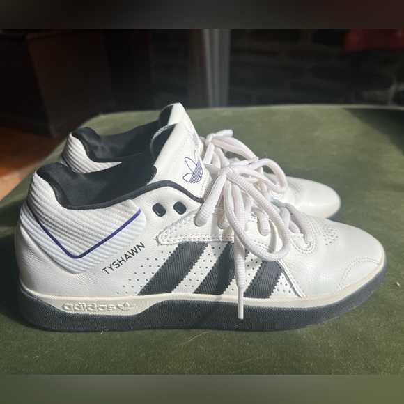 Adidas Tyshawn sneakers - Picture 1 of 6